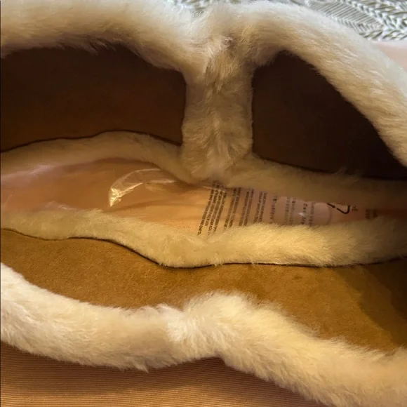 UGG Reversible Chestnut Shearing Sheepskin Headband - Picture 7 of 11